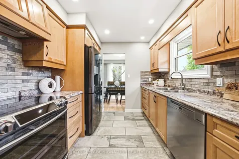 104 Gardiner Drive Hamilton ON L9C 5W8