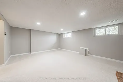 104 Gardiner Drive Hamilton ON L9C 5W8