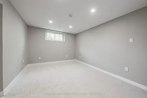 104 Gardiner Drive Hamilton ON L9C 5W8