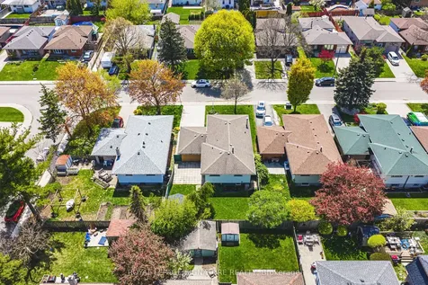 104 Gardiner Drive Hamilton ON L9C 5W8
