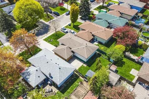 104 Gardiner Drive Hamilton ON L9C 5W8