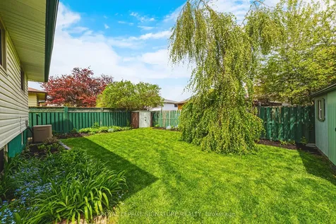 104 Gardiner Drive Hamilton ON L9C 5W8