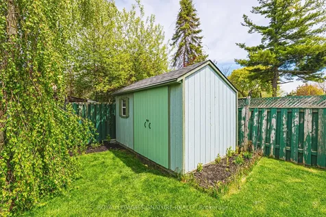104 Gardiner Drive Hamilton ON L9C 5W8