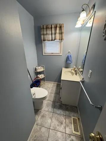 650 Lorne Street W Laurentian Valley ON K8A 6T6