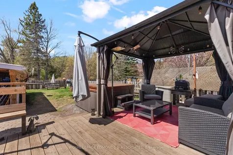 650 Lorne Street W Laurentian Valley ON K8A 6T6