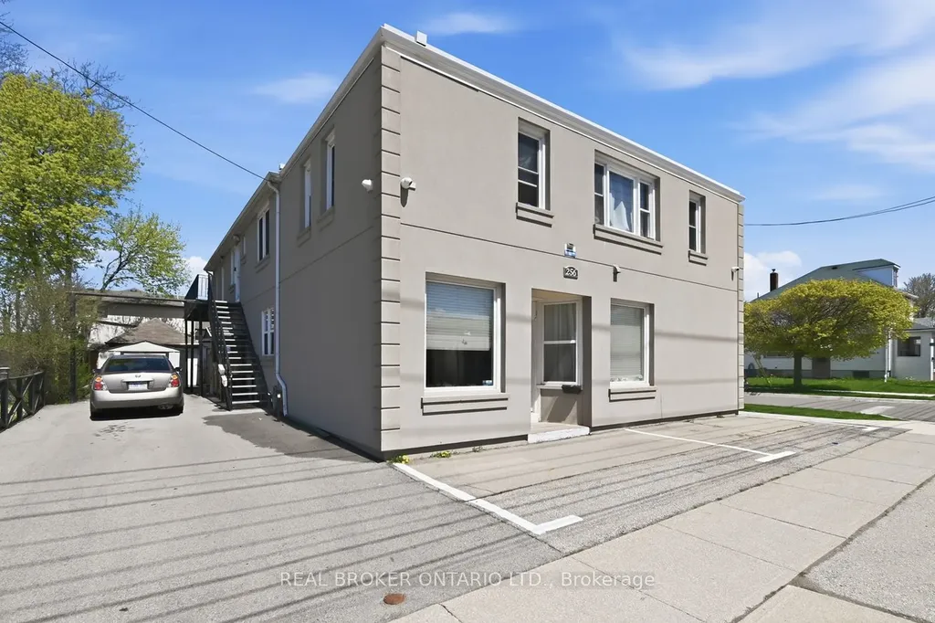 256 Lincoln Street Welland ON L3B 4N1