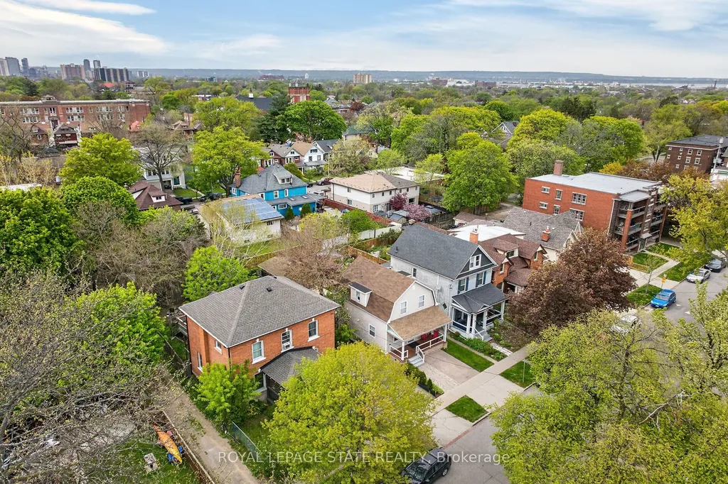 172 Prospect Street S Hamilton ON L8M 2Z4