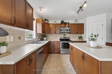 15 Manoir Street Russell ON K0A 1W0