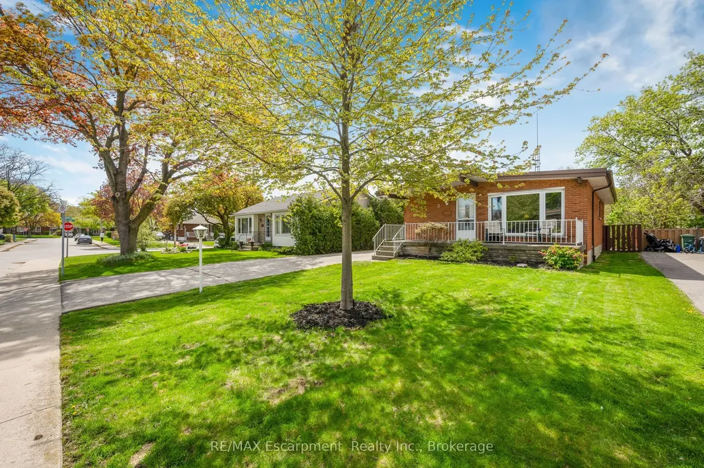 3 Tanager Court Hamilton ON L9A 2L9