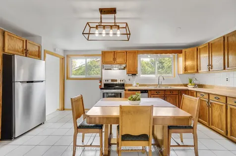 3 Tanager Court Hamilton ON L9A 2L9