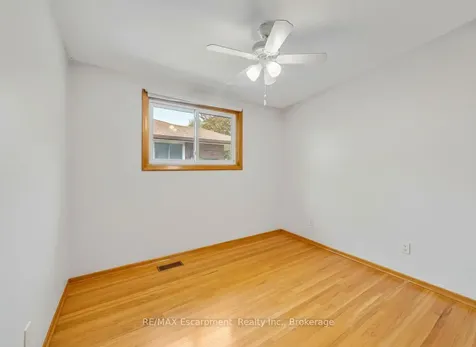 3 Tanager Court Hamilton ON L9A 2L9