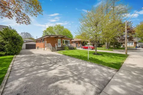 3 Tanager Court Hamilton ON L9A 2L9