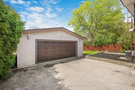 3 Tanager Court Hamilton ON L9A 2L9
