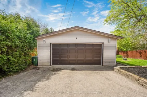 3 Tanager Court Hamilton ON L9A 2L9