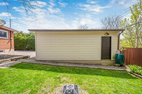 3 Tanager Court Hamilton ON L9A 2L9