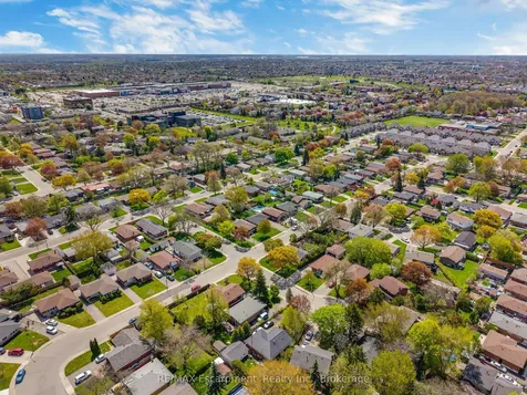 3 Tanager Court Hamilton ON L9A 2L9
