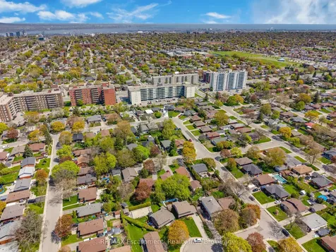 3 Tanager Court Hamilton ON L9A 2L9