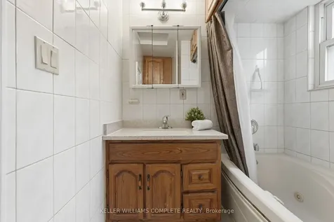 507 Queensdale Avenue E Hamilton ON L8V 1K7