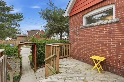 507 Queensdale Avenue E Hamilton ON L8V 1K7