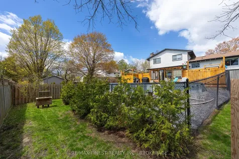 168 Inverness Crescent Kingston ON K7M 6N7