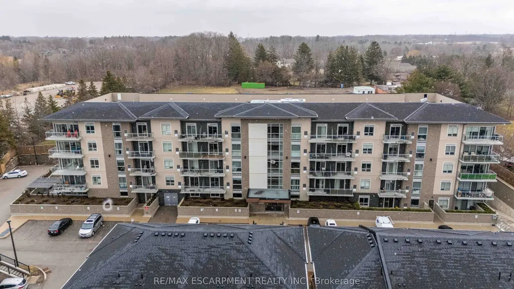 16 Markle Crescent Hamilton ON L9G 0H4