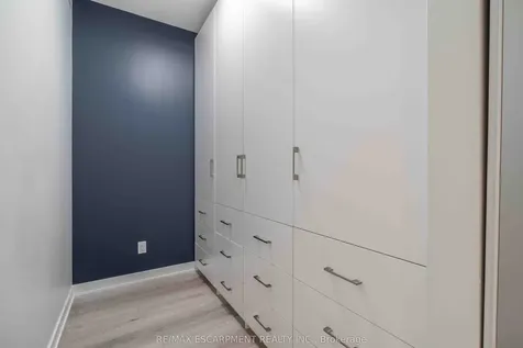 16 Markle Crescent Hamilton ON L9G 0H4
