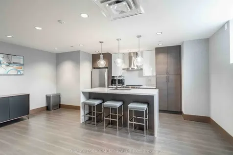 16 Markle Crescent Hamilton ON L9G 0H4