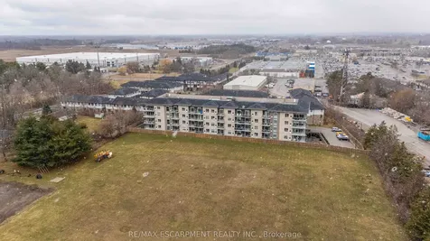 16 Markle Crescent Hamilton ON L9G 0H4