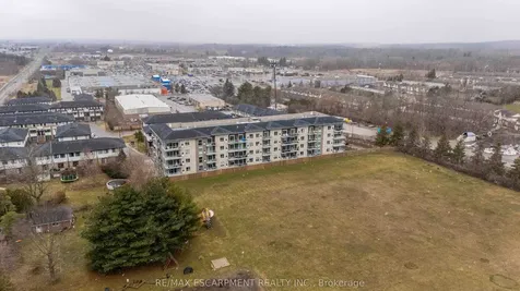 16 Markle Crescent Hamilton ON L9G 0H4