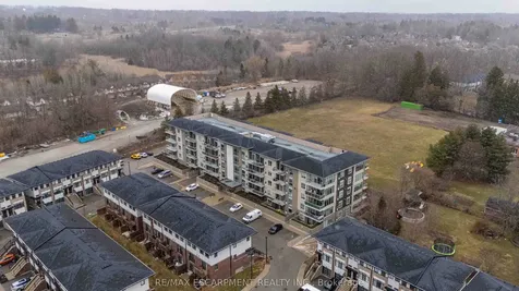 16 Markle Crescent Hamilton ON L9G 0H4