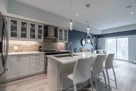 16 Markle Crescent Hamilton ON L9G 0H4