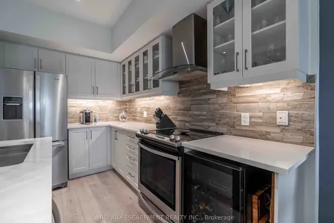 16 Markle Crescent Hamilton ON L9G 0H4