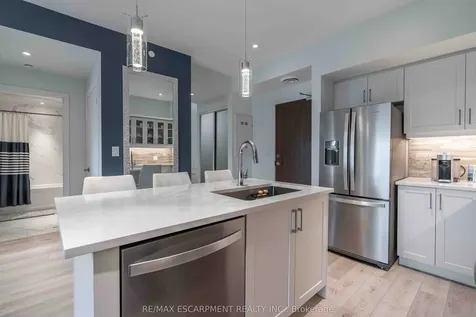 16 Markle Crescent Hamilton ON L9G 0H4