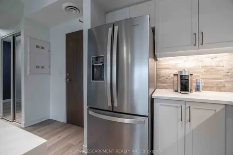 16 Markle Crescent Hamilton ON L9G 0H4