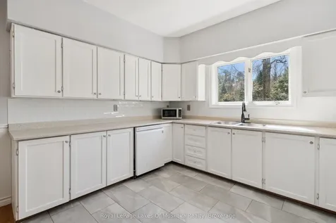 1052 Old Falkenburg Road Bracebridge ON P1L 1X4