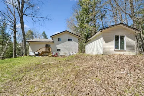 1052 Old Falkenburg Road Bracebridge ON P1L 1X4