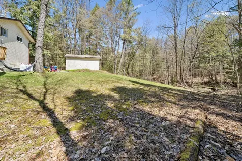 1052 Old Falkenburg Road Bracebridge ON P1L 1X4