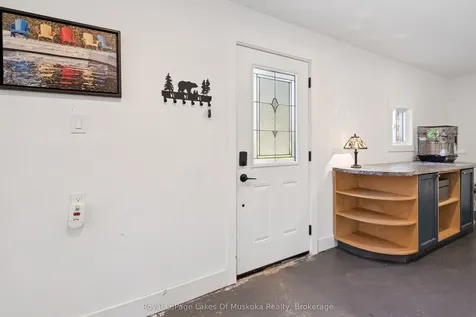 1052 Old Falkenburg Road Bracebridge ON P1L 1X4