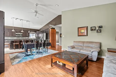 7852 Charnwood Avenue Niagara Falls ON L2H 3E2