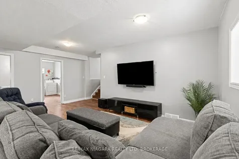 7852 Charnwood Avenue Niagara Falls ON L2H 3E2
