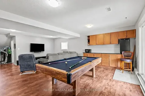 7852 Charnwood Avenue Niagara Falls ON L2H 3E2