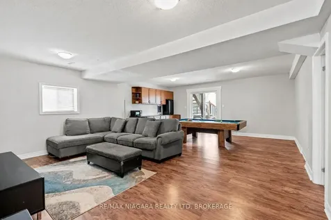 7852 Charnwood Avenue Niagara Falls ON L2H 3E2