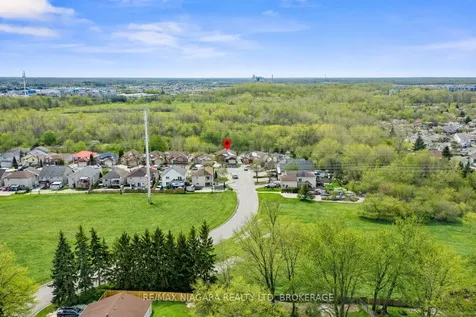 7852 Charnwood Avenue Niagara Falls ON L2H 3E2