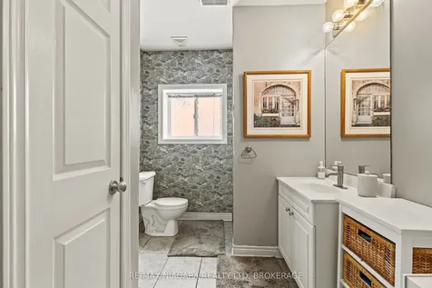 7852 Charnwood Avenue Niagara Falls ON L2H 3E2