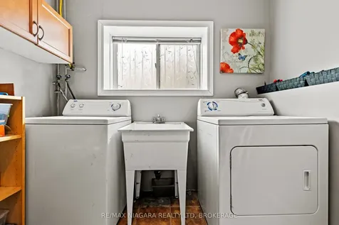 7852 Charnwood Avenue Niagara Falls ON L2H 3E2