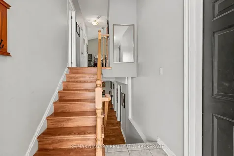 7852 Charnwood Avenue Niagara Falls ON L2H 3E2