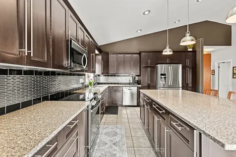 7852 Charnwood Avenue Niagara Falls ON L2H 3E2