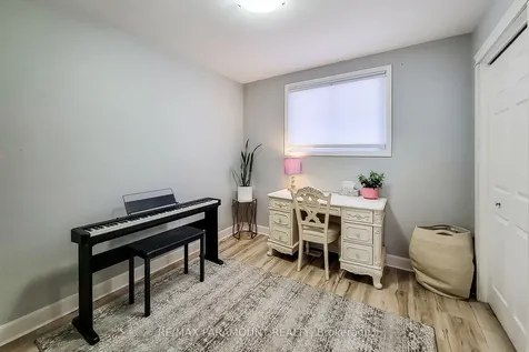 2827 Fredonia Drive Niagara Falls ON L2J 3M8