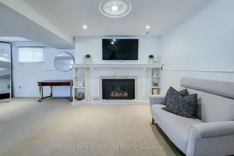 2827 Fredonia Drive Niagara Falls ON L2J 3M8