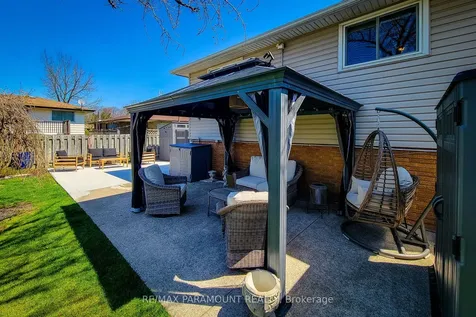 2827 Fredonia Drive Niagara Falls ON L2J 3M8